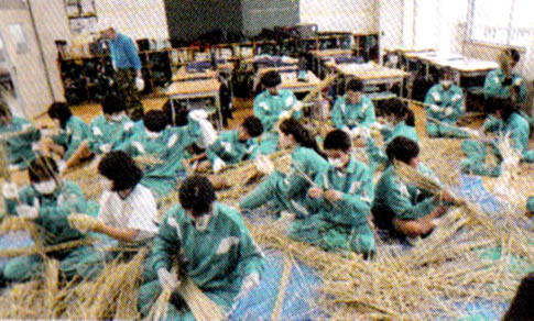 『すがりの藁』づくりの様子 『すがりの藁』づくりの様子